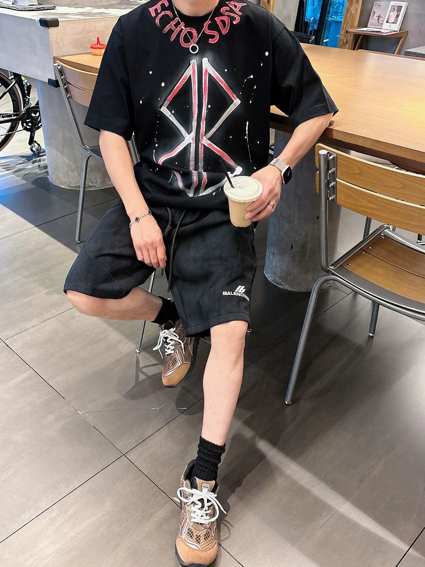 Balenciaga's three-standard complete 2026 summer New Arrival men's casual shorts, advanced custom-made Breathable fabric, Breathable fabric, extremely stretchy and comfortable, impeccable details, top-grade accessories, original logo design concept, delicate and soft feel! The upper body fit is awesome! Size: M-XXXL Please state your height and weight when ordering